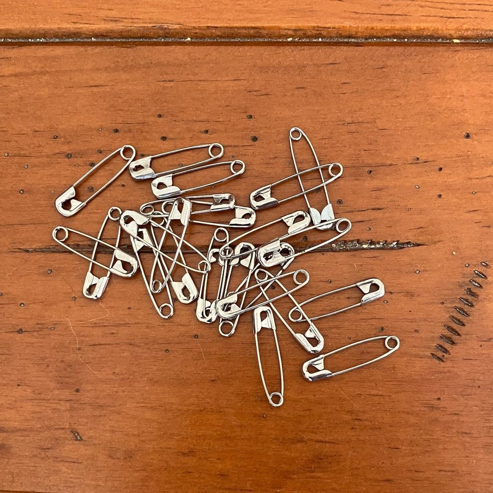 23 Safety Pins
